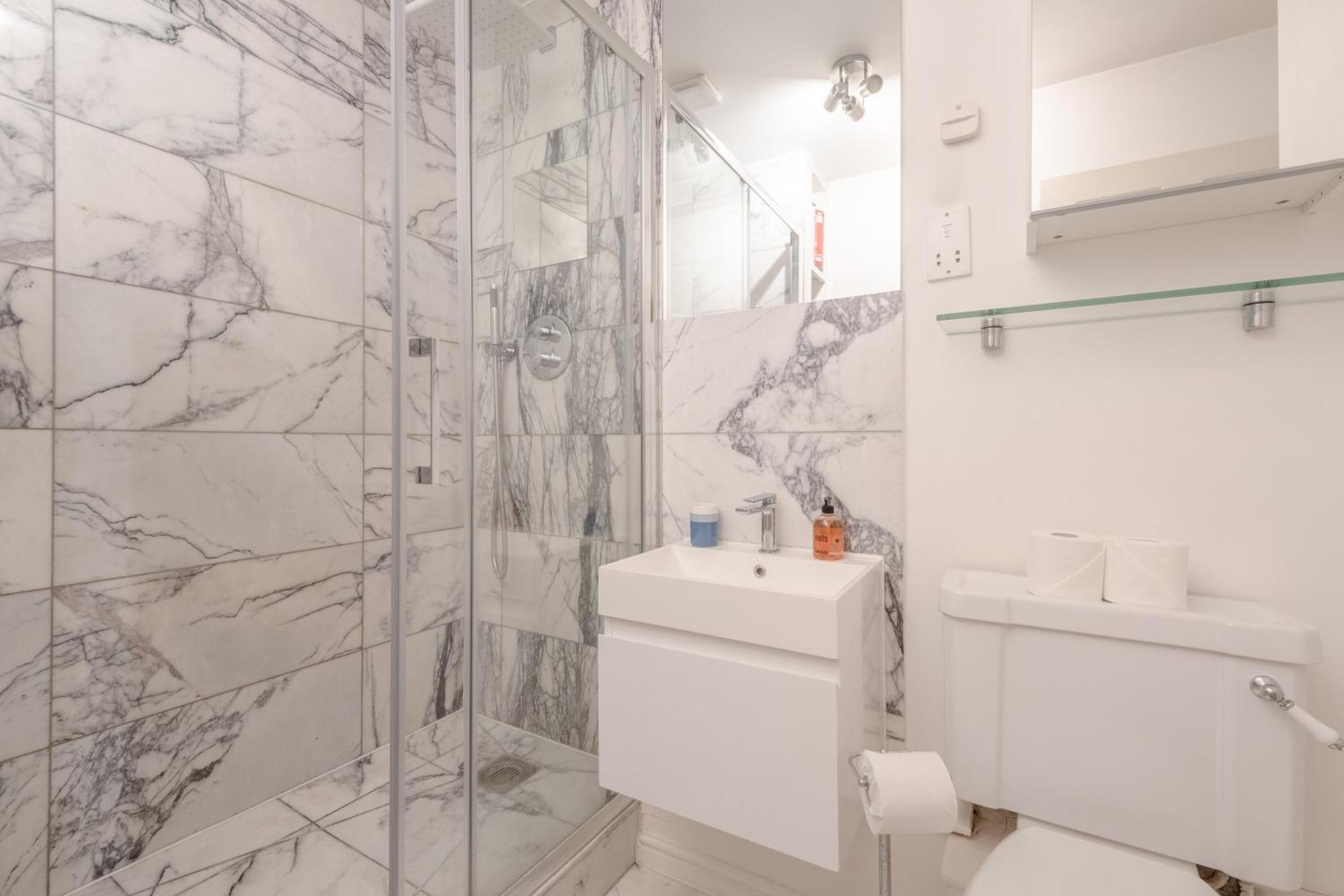 Bright 1 Bedroom Flat In Kensington Olympia Londra
